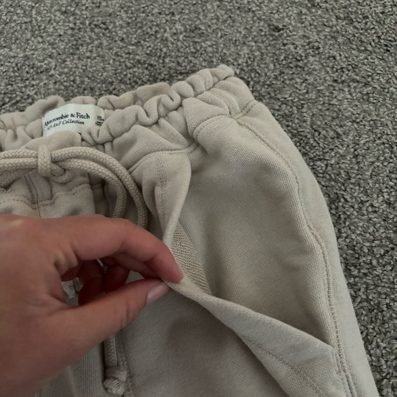 Abercrombie and Fitch Ruffle Waist Joggers - Picture 4 of 7